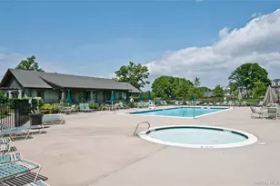 110 Brattle Cir, Melville, NY 11747 - Photo 31