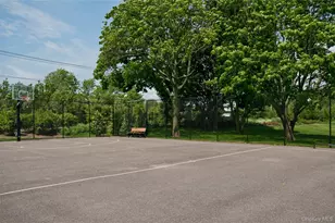 110 Brattle Cir, Melville, NY 11747 - Photo 35