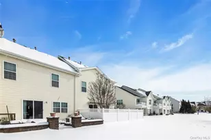 110 Brattle Cir, Melville, NY 11747 - Photo 41