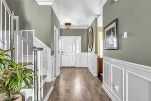 110 Brattle Cir, Melville, NY 11747 - Photo 3