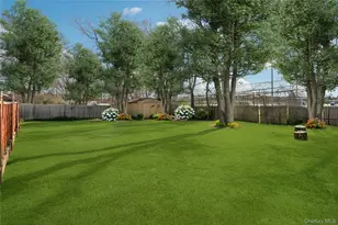 18 W Court Dr, Centereach, NY 11720 - Photo 25