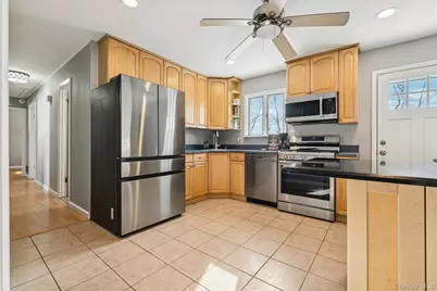 18 W Court Drive, Centereach, NY 11720 - Photo 9