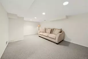 137 Woodlake Dr W, Woodbury, NY 11797 - Photo 13