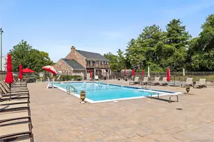 137 Woodlake Dr W, Woodbury, NY 11797 - Photo 17