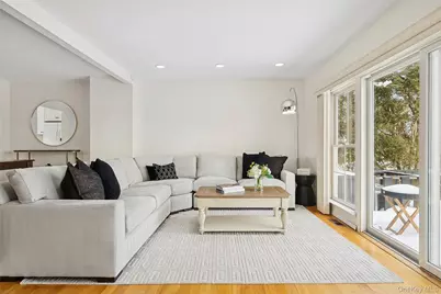 137 Woodlake Drive W, Woodbury, NY 11797 - Photo 7