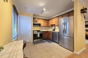 392 Clubhouse Ct, Coram, NY 11727 - Photo 9