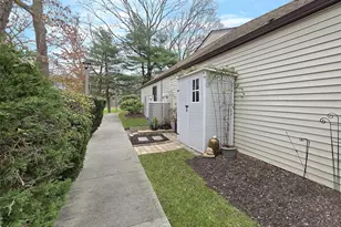 392 Clubhouse Ct, Coram, NY 11727 - Photo 3