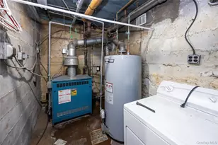 65-11 Perry Ave, Maspeth, NY 11378 - Photo 19