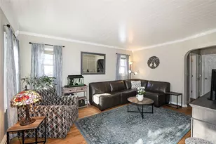 58 Elm Ct, New Hyde Park, NY 11040 - Photo 3