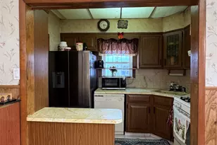 690 E 240th St, Bronx, NY 10470 - Photo 13