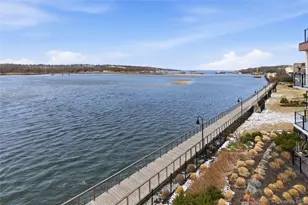 10 Shore Rd, Glenwood Landing, NY 11547 - Photo 17