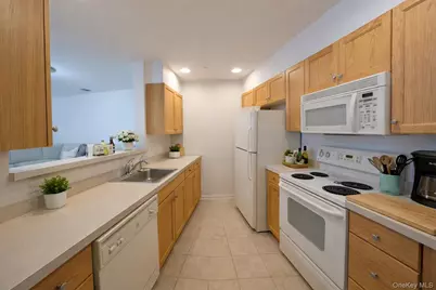 100 Woodcrest Lane #102, Mount Kisco, NY 10549 - Photo 3