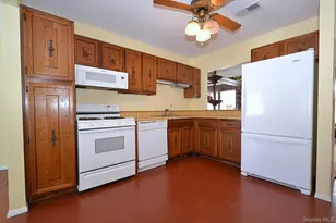 133 Inverness Rd, Holbrook, NY 11741 - Photo 3