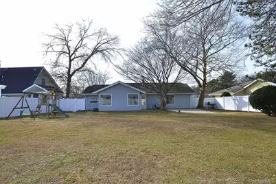 133 Inverness Road, Holbrook, NY 11741 - Photo 11