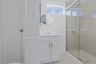 1987 Lakeville Rd, New Hyde Park, NY 11040 - Photo 19