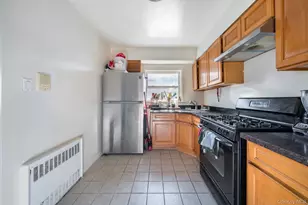 2752 Curtis St, East Elmhurst, NY 11369 - Photo 7