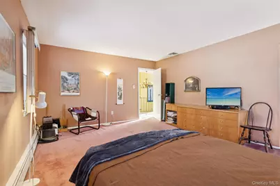 10 Sarah Drive, Dix Hills, NY 11746 - Photo 23