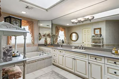 77 The Woods, Commack, NY 11725 - Photo 19