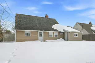 23 Elm Dr W, Levittown, NY 11756 - Photo 5