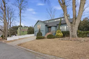 115 Cypress Dr, Kings Park, NY 11754 - Photo 3