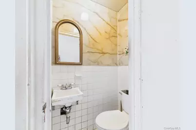 1256 Allerton Avenue, Bronx, NY 10469 - Photo 11