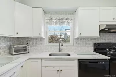 111 King Street, Hicksville, NY 11801 - Photo 19