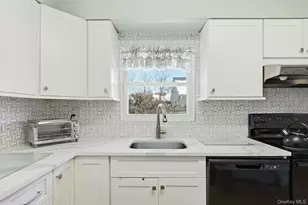 111 King St, Hicksville, NY 11801 - Photo 19