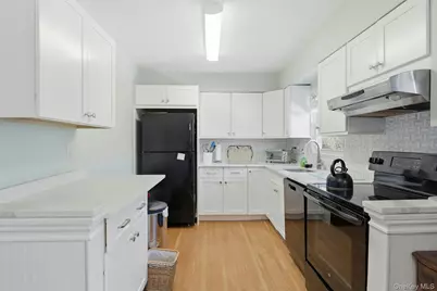 111 King Street, Hicksville, NY 11801 - Photo 17