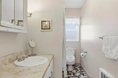 111 King Street, Hicksville, NY 11801 - Photo 21