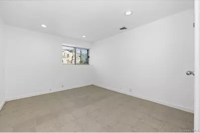 454 E Shore Road, Great Neck, NY 11024 - Photo 17