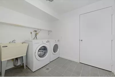 454 E Shore Road, Great Neck, NY 11024 - Photo 43