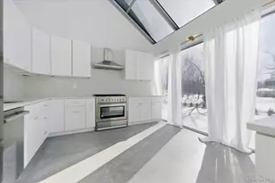 454 E Shore Rd, Great Neck, NY 11024 - Photo 15