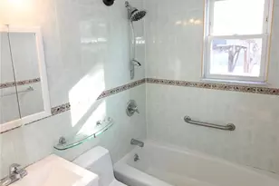 1 Pine Pl, Glen Cove, NY 11542 - Photo 9