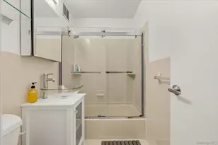 6 Birchwood Ct, Mineola, NY 11501 - Photo 11