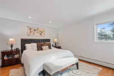 24 Jeffrey Lane, Great Neck, NY 11020 - Photo 19