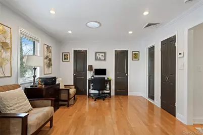 24 Jeffrey Lane, Great Neck, NY 11020 - Photo 21