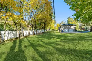24 Jeffrey Ln, Great Neck, NY 11020 - Photo 31