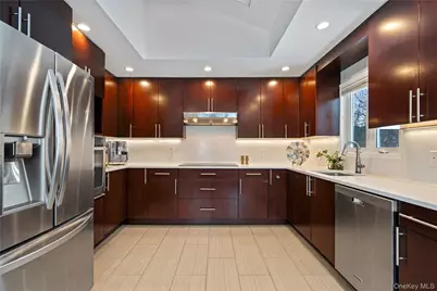 24 Jeffrey Lane, Great Neck, NY 11020 - Photo 13