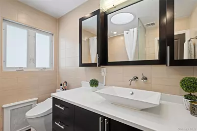 24 Jeffrey Lane, Great Neck, NY 11020 - Photo 23