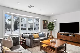 24 Jeffrey Ln, Great Neck, NY 11020 - Photo 7