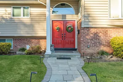 24 Jeffrey Lane, Great Neck, NY 11020 - Photo 3