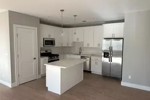 400 Oak St, Copiague, NY 11726 - Photo 5