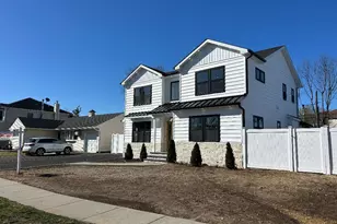 26 Essex Rd, Bethpage, NY 11714 - Photo 3