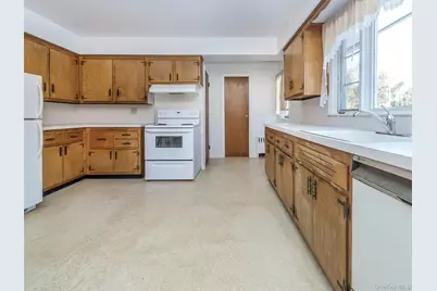 856 Glen Cove Avenue, Glen Head, NY 11545 - Photo 15