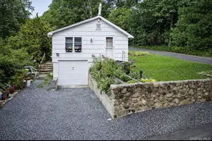 22 Hill Rd, Saint James, NY 11780 - Photo 3