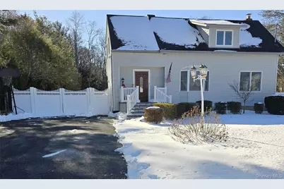 142 Jamaica Avenue, Medford, NY 11763 - Photo 1