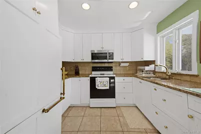 142 Jamaica Avenue, Medford, NY 11763 - Photo 5