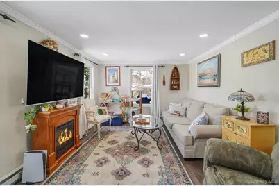 126 Village Circle W, Manorville, NY 11949 - Photo 3