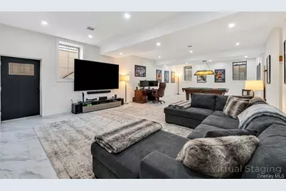 2481 Putnam Drive, East Meadow, NY 11554 - Photo 17