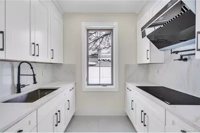 2481 Putnam Drive, East Meadow, NY 11554 - Photo 5